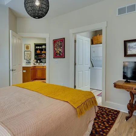 Charming Granville Home With Porch - Walk Downtown!